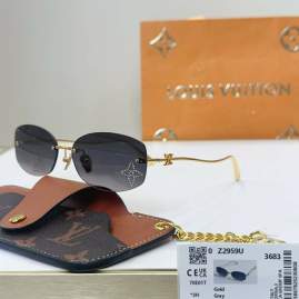Picture of Louis Vuitton Sunglasses _SKUfw76300617fw